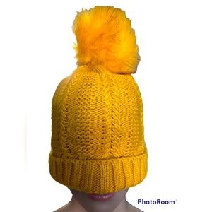 NWOT Nine West Beanie with poof ball